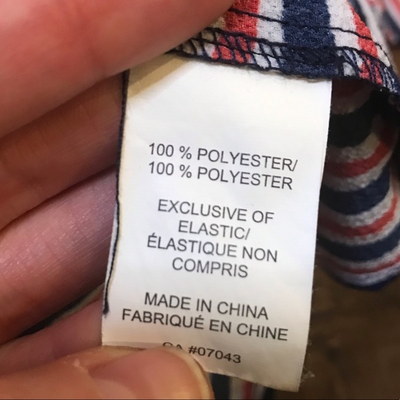 Wearing your heart on your sleeve Red/Blue/White Top size Medium EUC - Picture 7 of 10